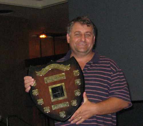 Auel-John_awarded_Lloyd_Fell_Shield_for-second-year-running_Gosford_2008-IMG_0210 (23K)