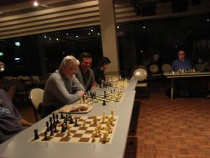 RIMG0009_John_and_Paul_regard_a_position (36K)