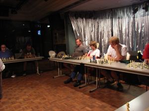 RIMG0013_meanwhile_along_chessplayers_straight (43K)