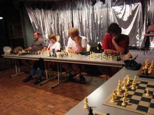 RIMG0014_Ben_gives_the_Master_his_toughest_time-winning_most_of_a_queen_early_helps-apparently (43K)